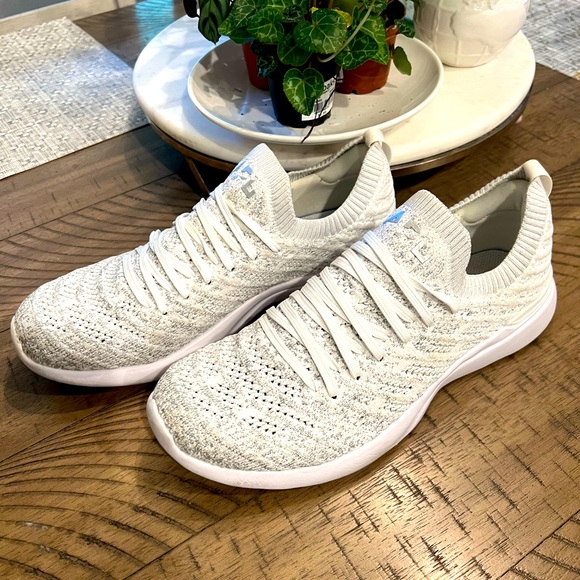 New APL Women’s Techloom Wave White w/ Silver Size 8 1/2 - Picture 2 of 7